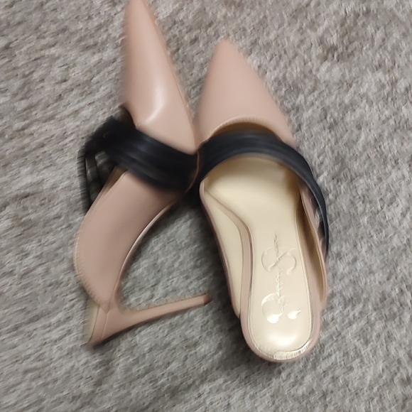 Jessica Simpson Nude and Black Strappy Heels - Picture 6 of 6